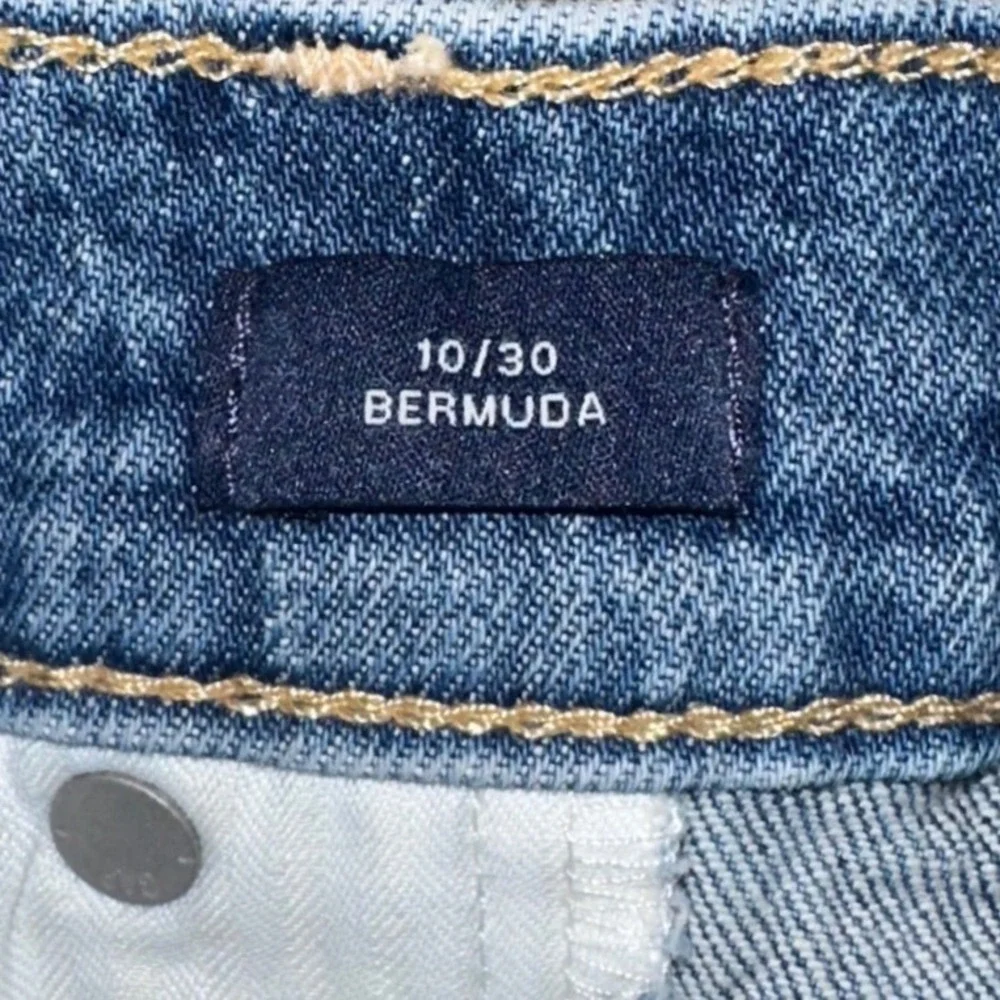 Gap High Rise Bermuda Shorts Women's 10 30 Dark Indigo Distressed Raw Hem